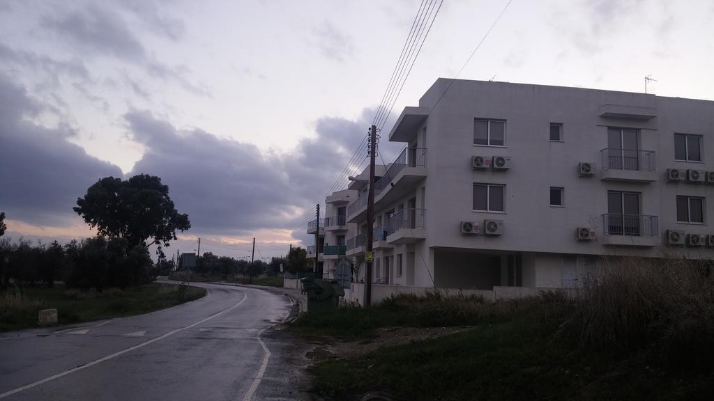 Palms Resort Apartments Alethriko Exteriör bild